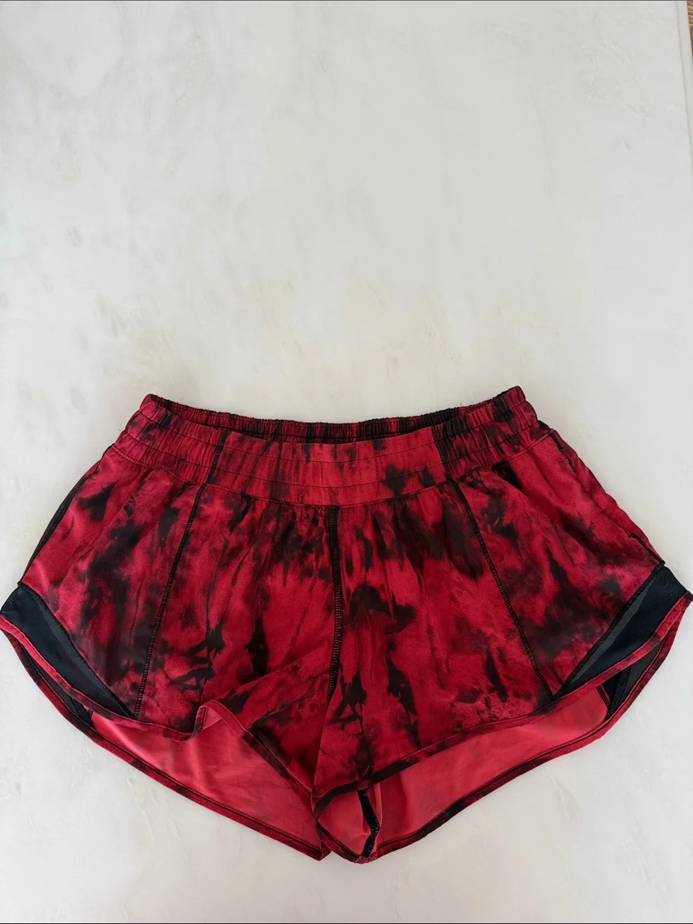 lululemon athletica Hotty Hot 2.5” low rise - Game Day Red Black Multi Size 8